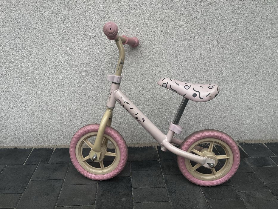 Rowerk biegowy dla dziwczynki .