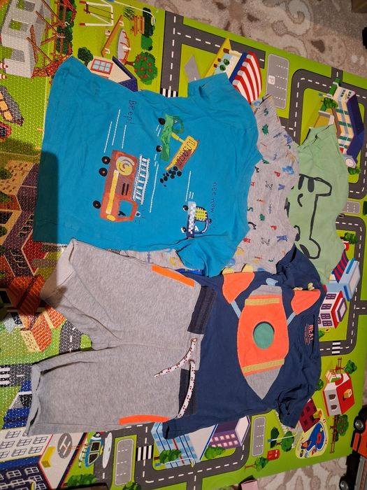 CENA CAŁOŚĆ: T-shirt krótki rękaw, krótkie spodenki rozm.104