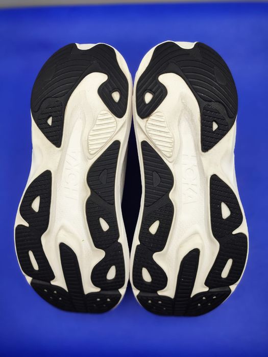 Кросівки Hoka One One Skyflow ( унісекс) - 42 розмір. Оригінал