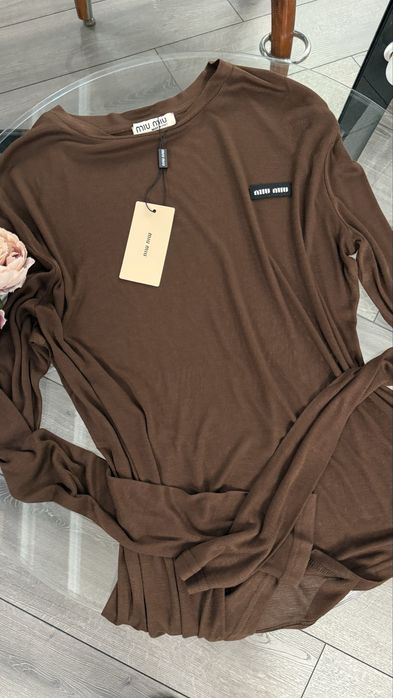 коричневый полупрозрачный лонгслив лонг бренд