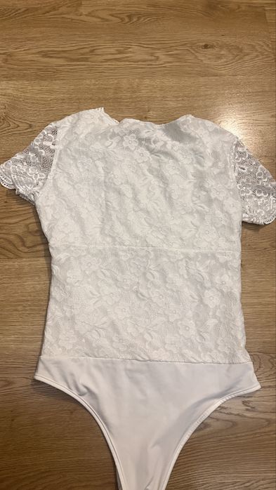 Мереживний молочний боді Shein