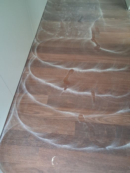 Raspagem e envernizamento      venda e aplicação de pavimentos  vinilico   envernizamento de portas e rodapes