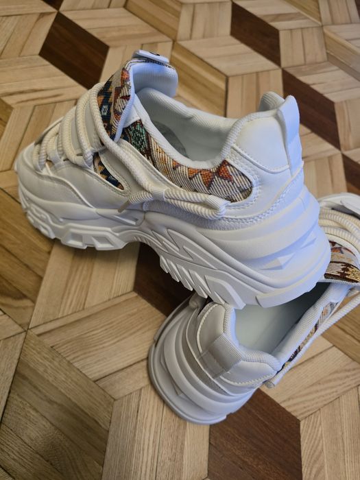 Białe sneakersy Rozmiar 42