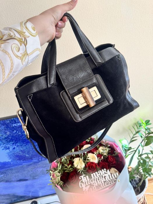 Продам кожаную сумку. Италия. 6 отделений, застежка натуральный камень