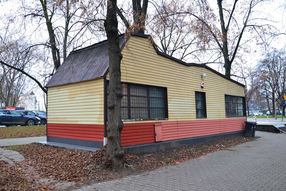 Lokal Wolnostojący al. Jana Pawła 35m2 Budynek Witryna Sanepid