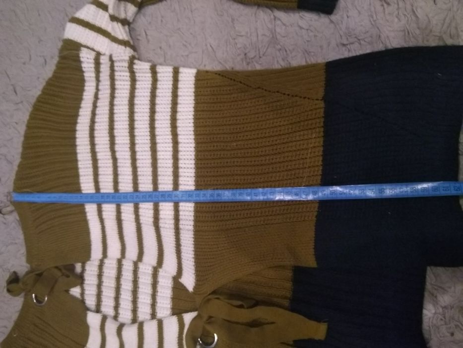 Sweterek odkryte plecy