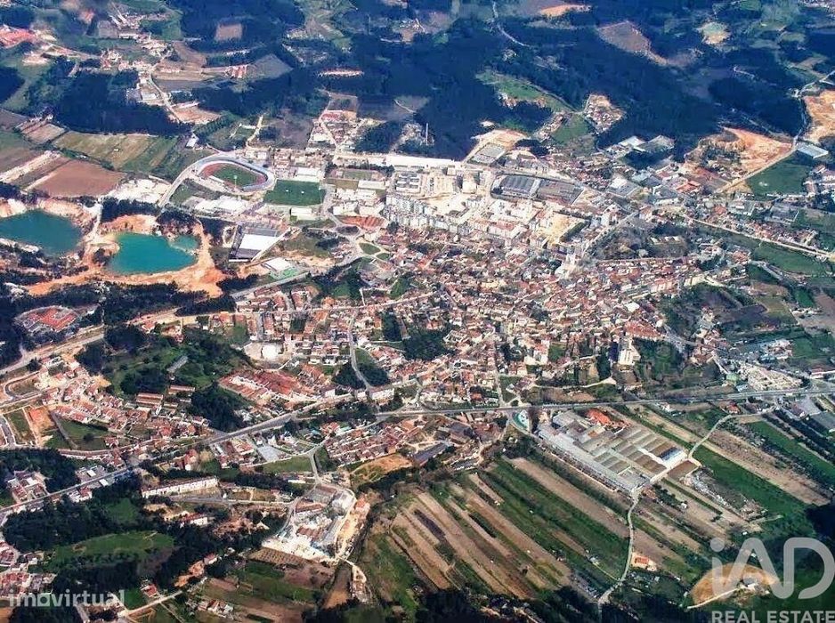 Terreno em Rio Maior de 240,00 m2