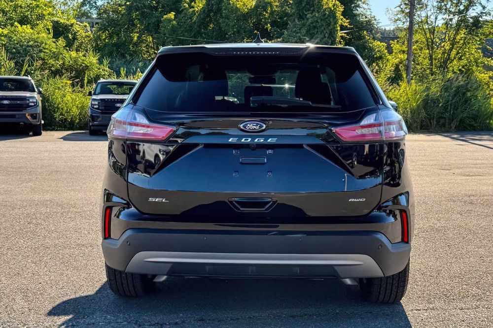 Ford Edge      2023