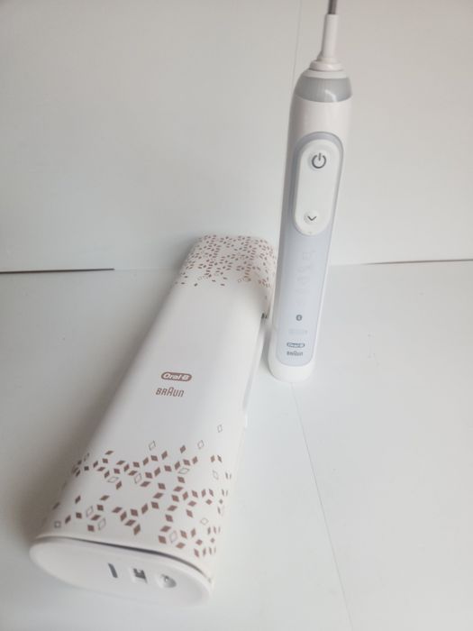 Szczoteczka oral B genius