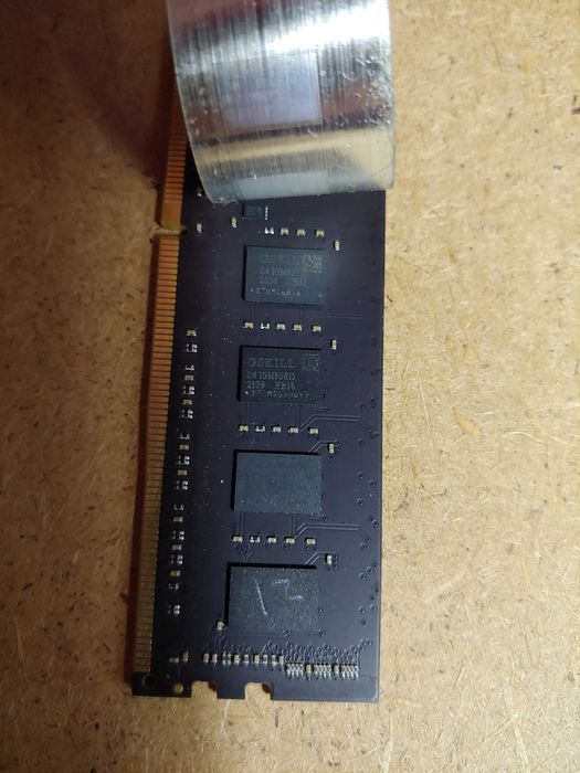 Продам оперативну пам"ять G.Skill DDR4-2400 8Gb (є нюанс)