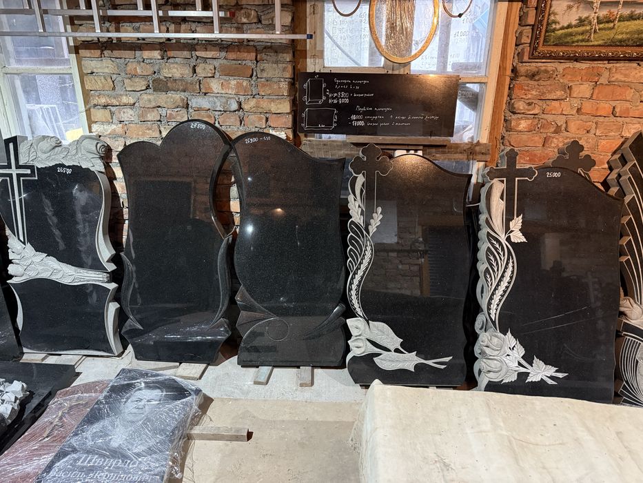 Вигтовлення та встановлення памятників місто Бар, біля стадіону