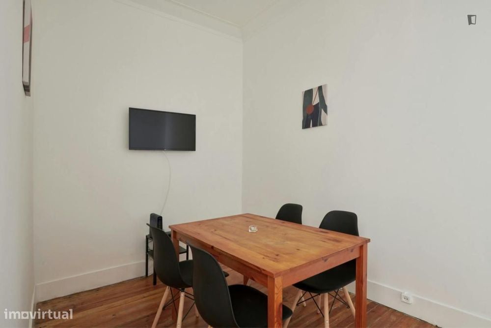 Quarto - localizado em Entrecampos Lisbon