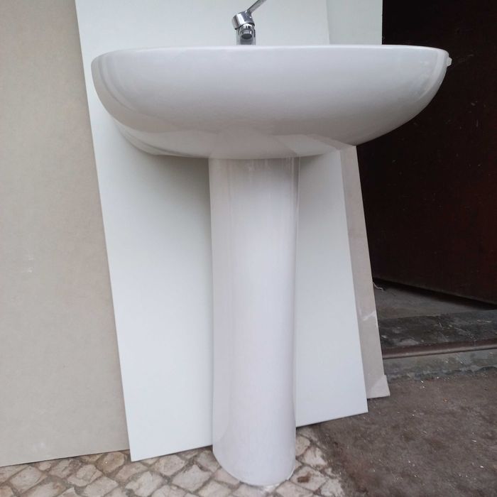 Lavatorio com coluna