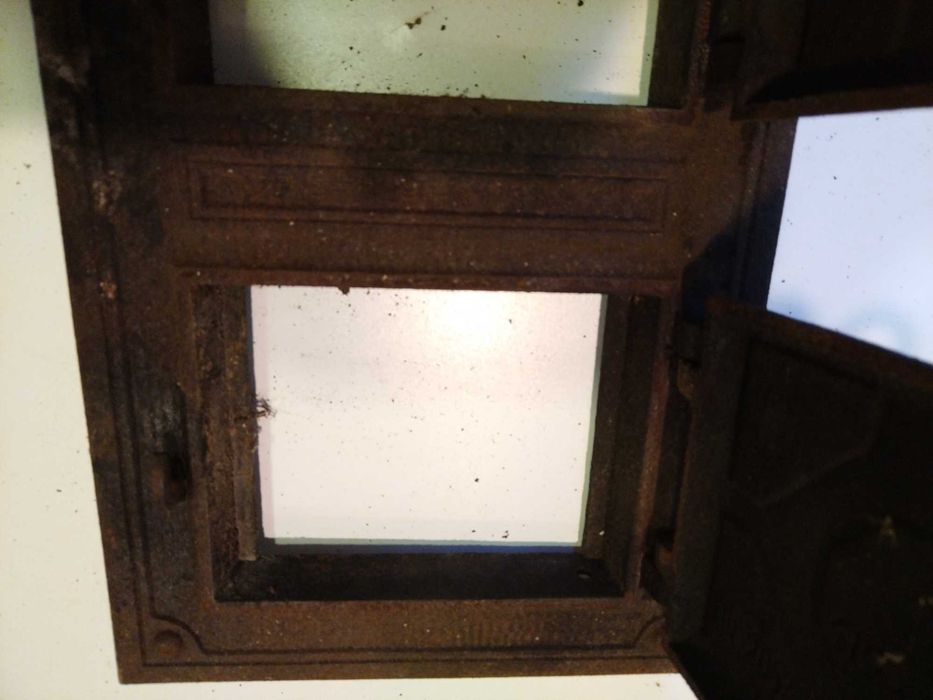 Stare dzwiczki z pieca kaflowego