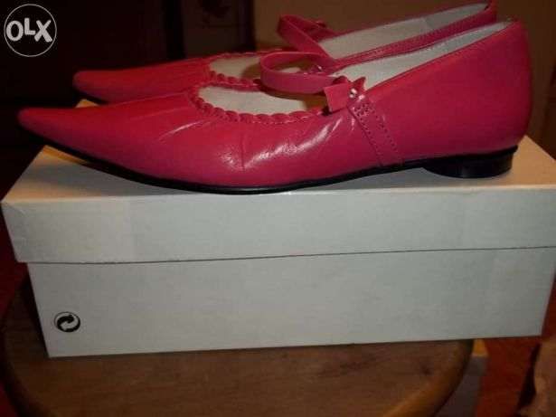 Sapatos diferentes marcas