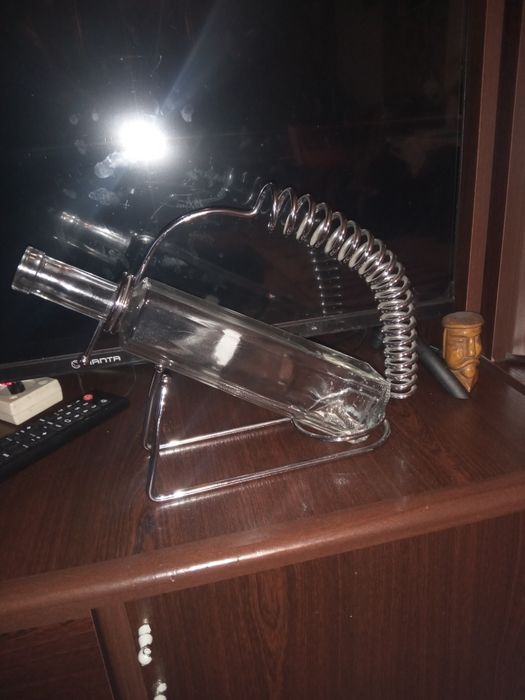 Stojak na wino z karawką