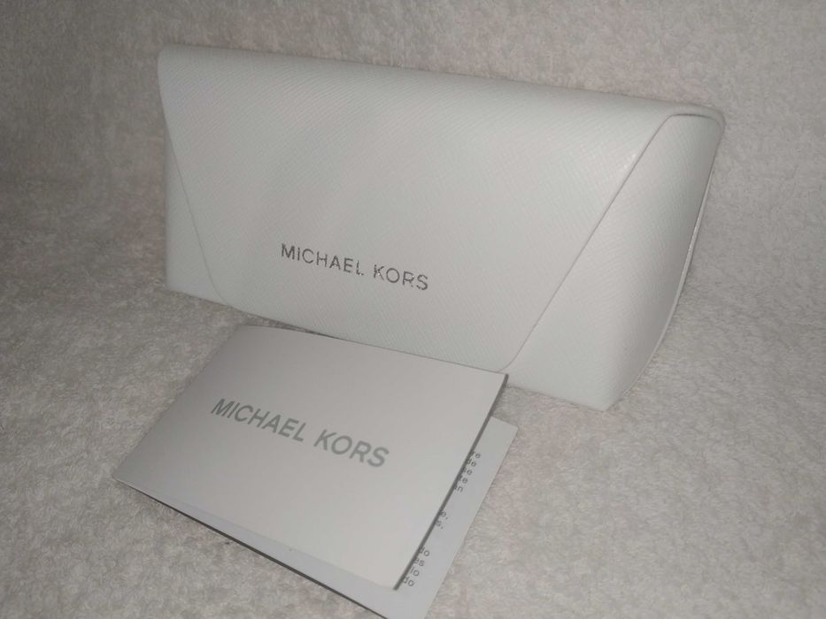 Estojos para óculos da marca MICHAEL KORS