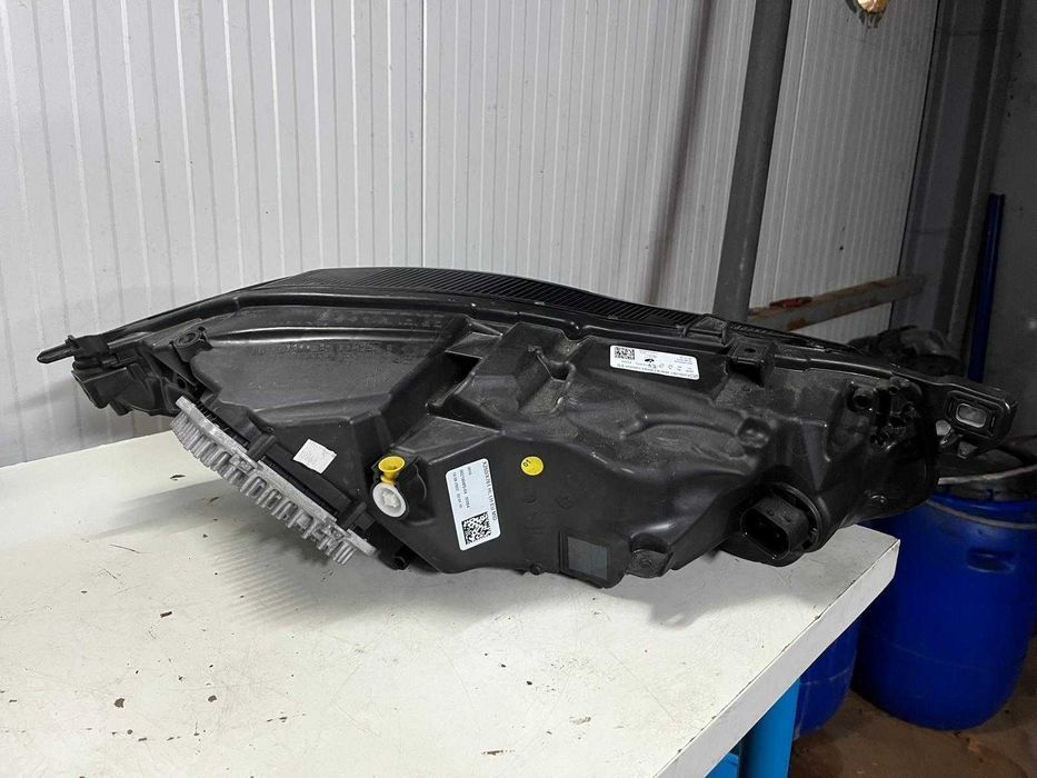 Farol Esquerdo Jaguar F-Pace