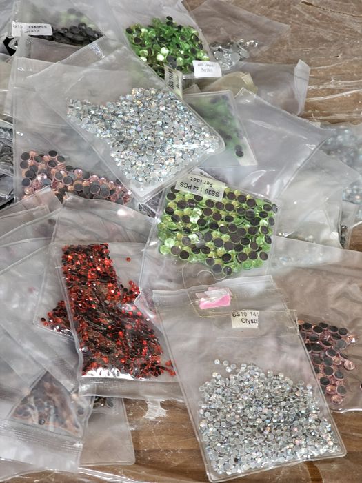 Strass hotfix vários tamanhos e côres