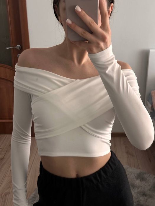 Кофтинка з відкритими плечима  Розмір xs