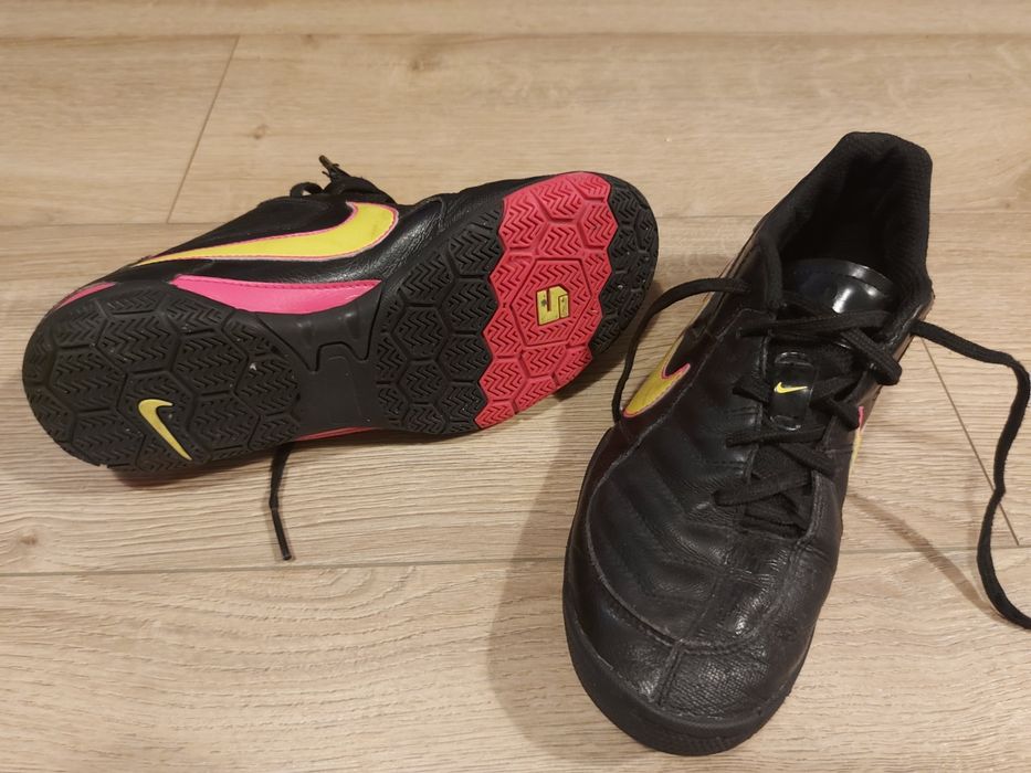 Buty halowe bezkorkowe do pilki noznej 40