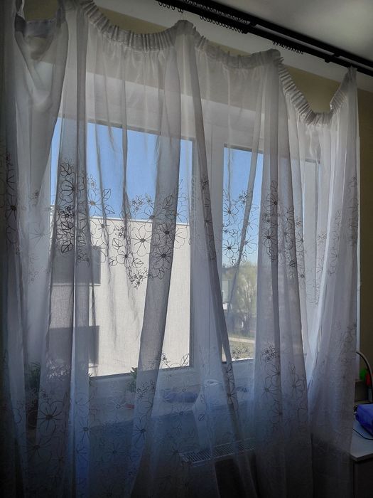 Firanka z delikatnym wzorem wys 270 szer 480