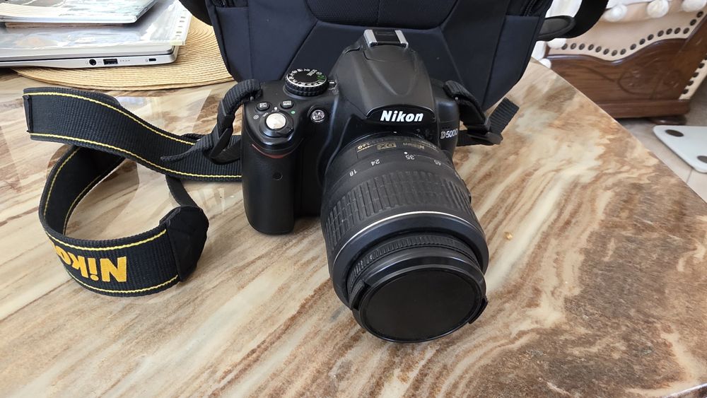 Фотоапарат Nikon D5000