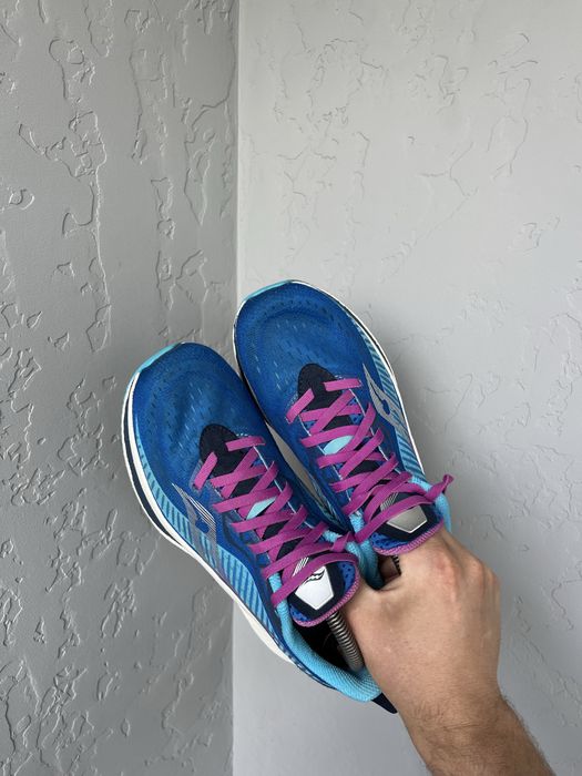 Saucony кросівки жіночі бігові