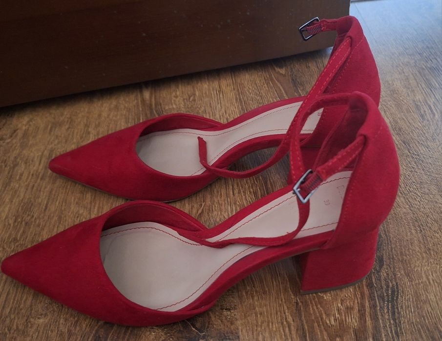 Продам босоніжки 39р.