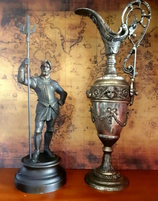 Estatueta Conquistador Espanhol + Anfora Grega Antiga