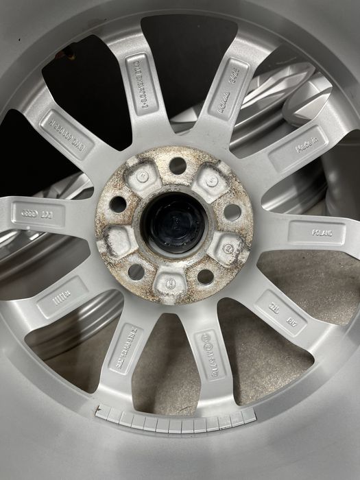 Диски R18 5x112 Et40 8J. Audi A3 A4 A6 A8 Q3 Q5. VW Passat Tiguan Cc