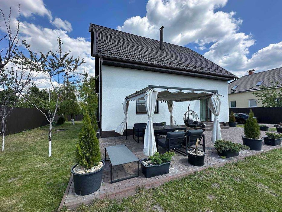 Просторий будинок 190 м² на 12 сотках у тихій зеленій локації