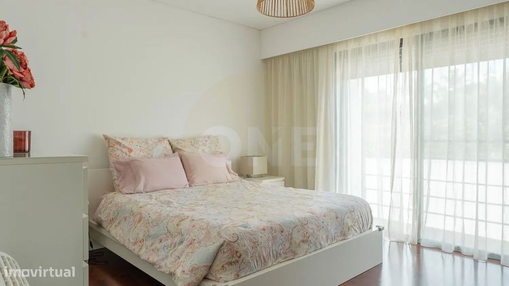 Moradia T5 Isolada com garagem – Elegância, Conforto e Privacidade