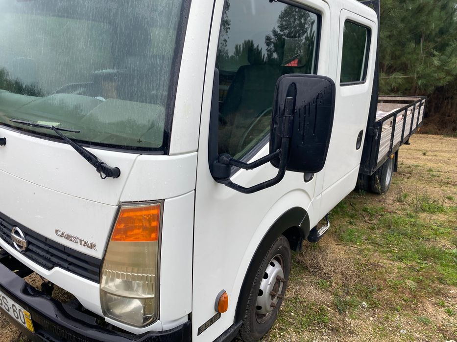 Nissan Cabstar avariada