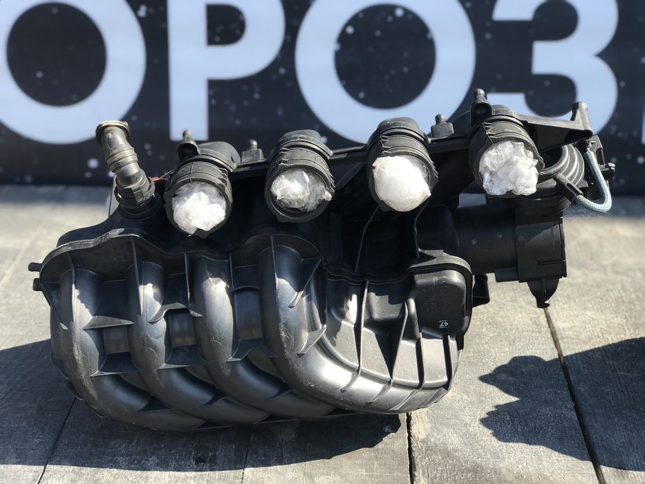 Впускной коллектор VW Passat 2.0 fsi бензин колектор впускний Пассат