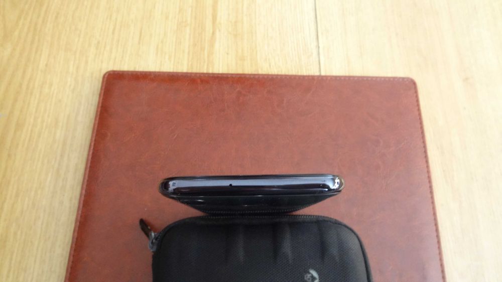 Smukły ładny smartfon Samsung w ładnym stanie, ekran amoled okazja !