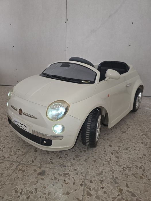 Carro com bateria e telecomando