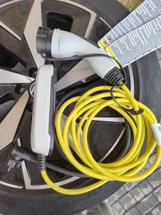 Ładowarka samochodowa oryginalna VW aptiv  Audi Skoda 1EA971675AL 230