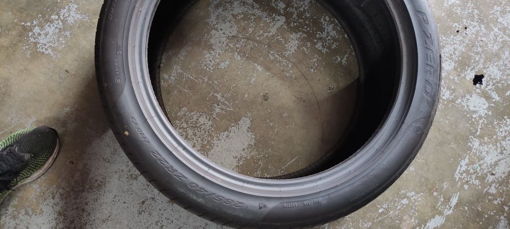 Pneus 285/40/22 semi novos