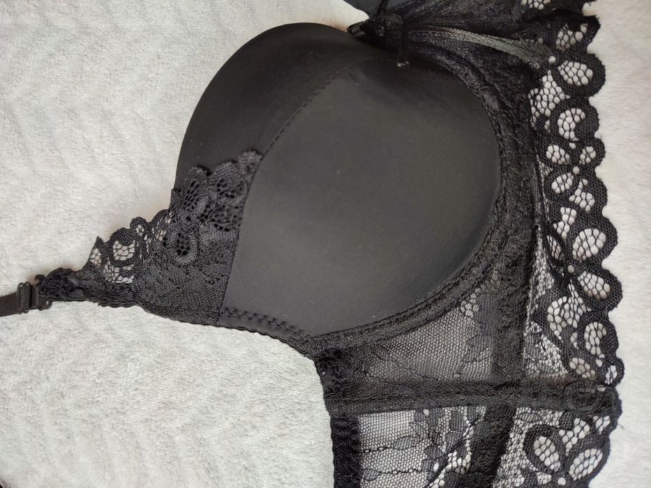 Czarny stanik z koronkowym pasem [r. 75B/80B]