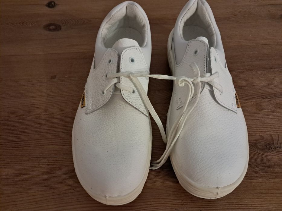 Sprzedam białe buty protektor roz41