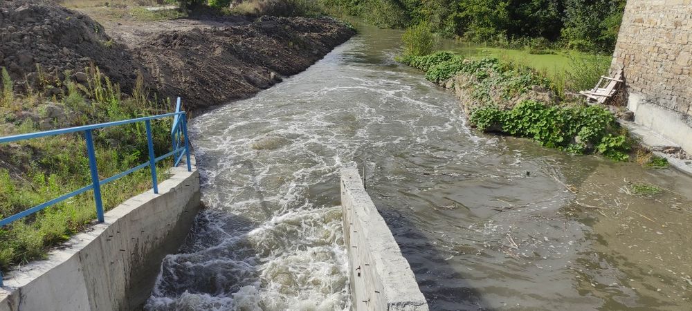 Водяний млин з гідроспорудами, незавершена гідроелектростанція