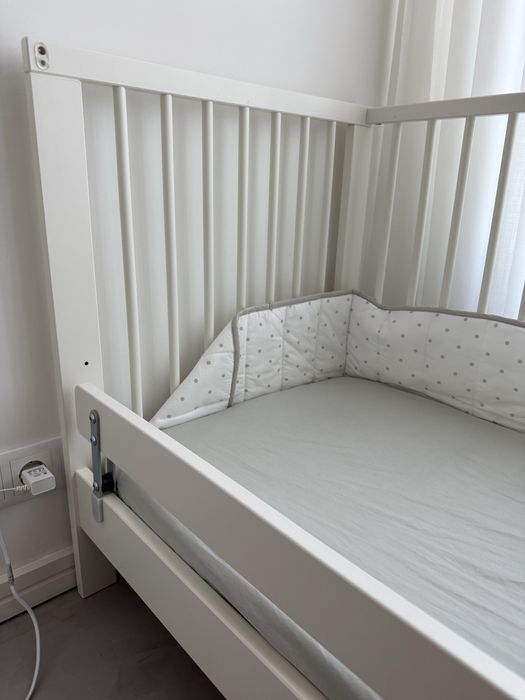 Vendo berço + colchão + barra de segurança e texteis