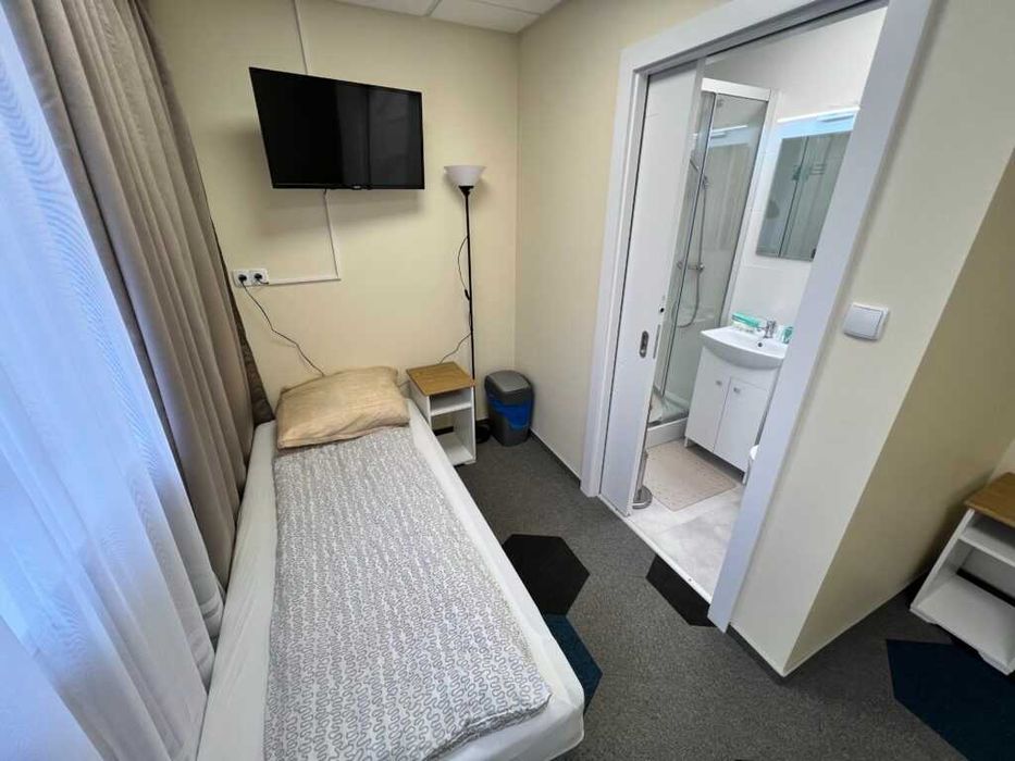 Nowoczesne Pokoje z Łazienkami | Hostel 365 Poznań | Parking | Wi-Fi