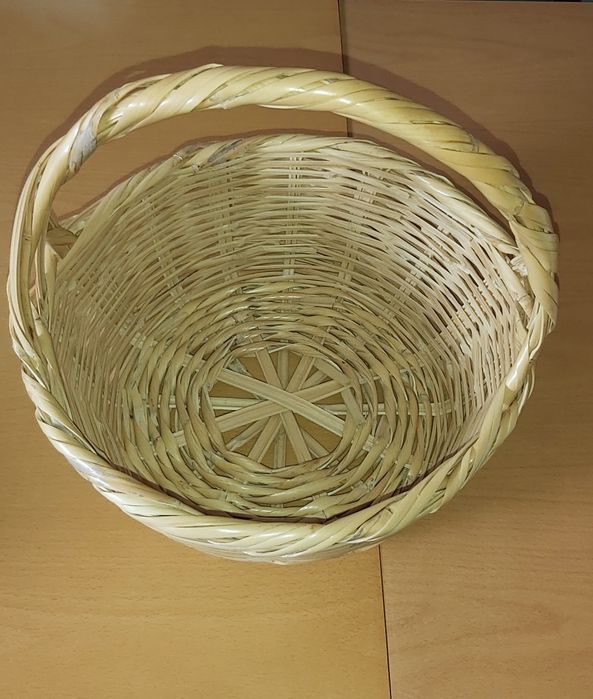 Cesto em vime mais pano.