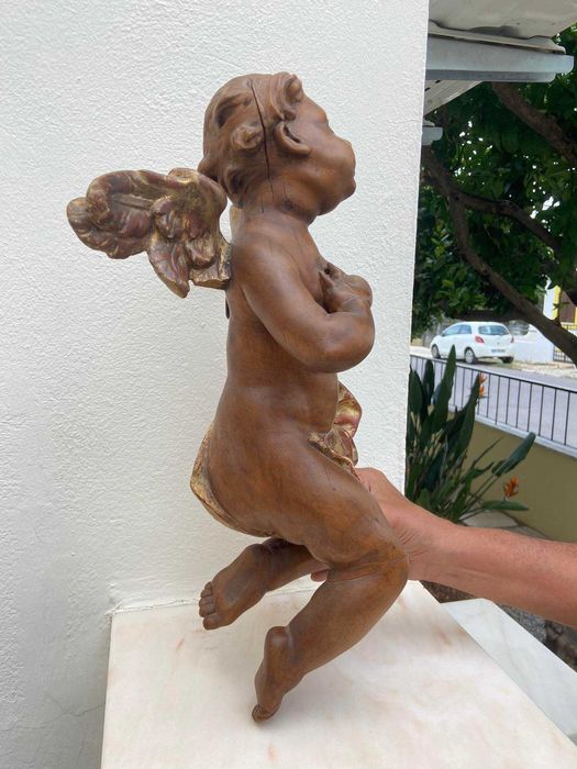 Par de anjos barrocos esculpidos em madeira Sec. XVIII