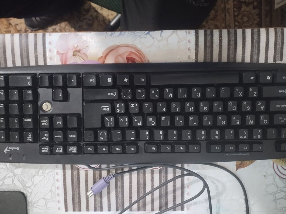 Продам клавиатуру Genius k639