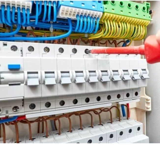 Elektryk obowiązkowe przeglądy, modernizacja, osprzęt AGD