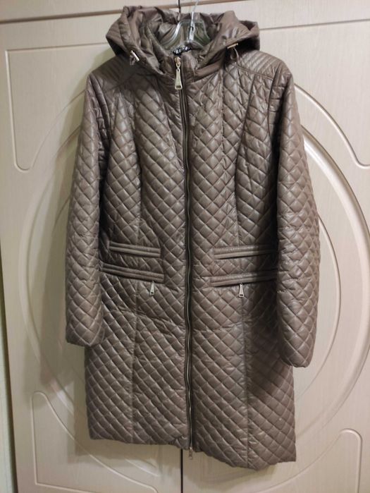 Жіноча демісезонна довга куртка стьобане пальто плащ з капюшоном