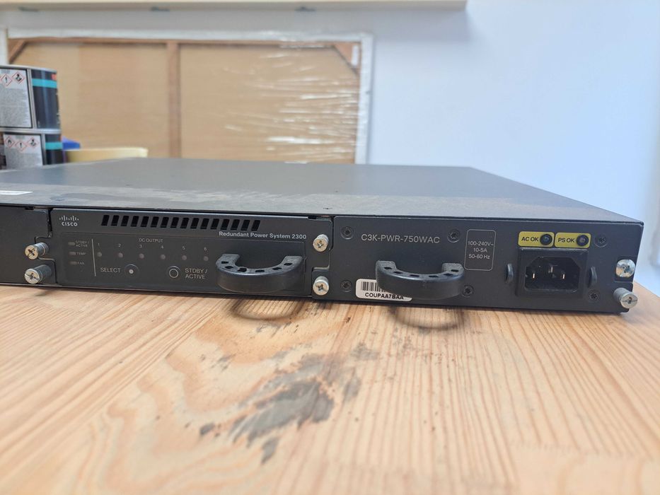 Sistema de Alimentação CISCO 'Redundant Power System 2300 (RPS 2300)'